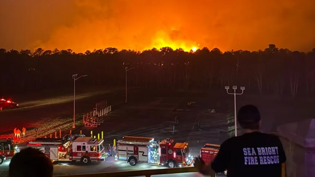 Jones Road Wildfire in New Jersey Forces Thousands to Evacuate as Blaze Grows to 13 Square Miles 1 Jones Road Wildfire in New Jersey