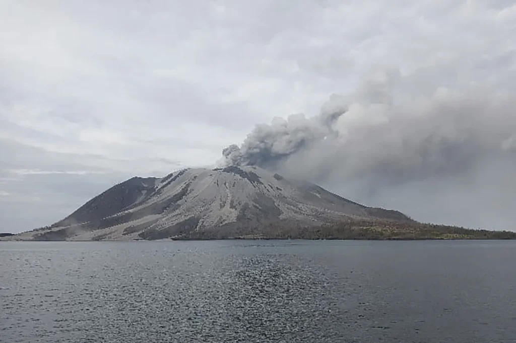 Mount Lewotobi Eruption (2025): Bali Flight Cancellations Shock Tourists 1 Mount Lewotobi Eruption Bali